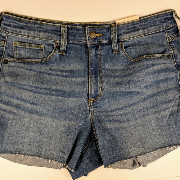 Universal Threads Distressed Jean Shorts - Picture 6 of 6